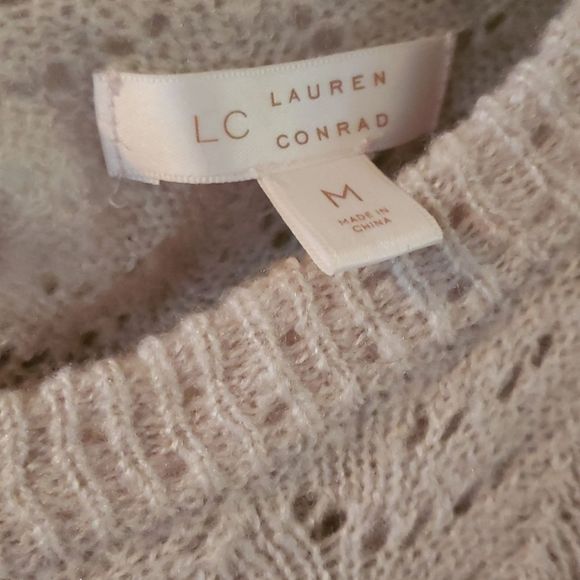 ποΈ5/$20ποΈ Lauren Conrad Bell Sleeve Sweater Medium NWOT Off-White - Picture 2 of 10
